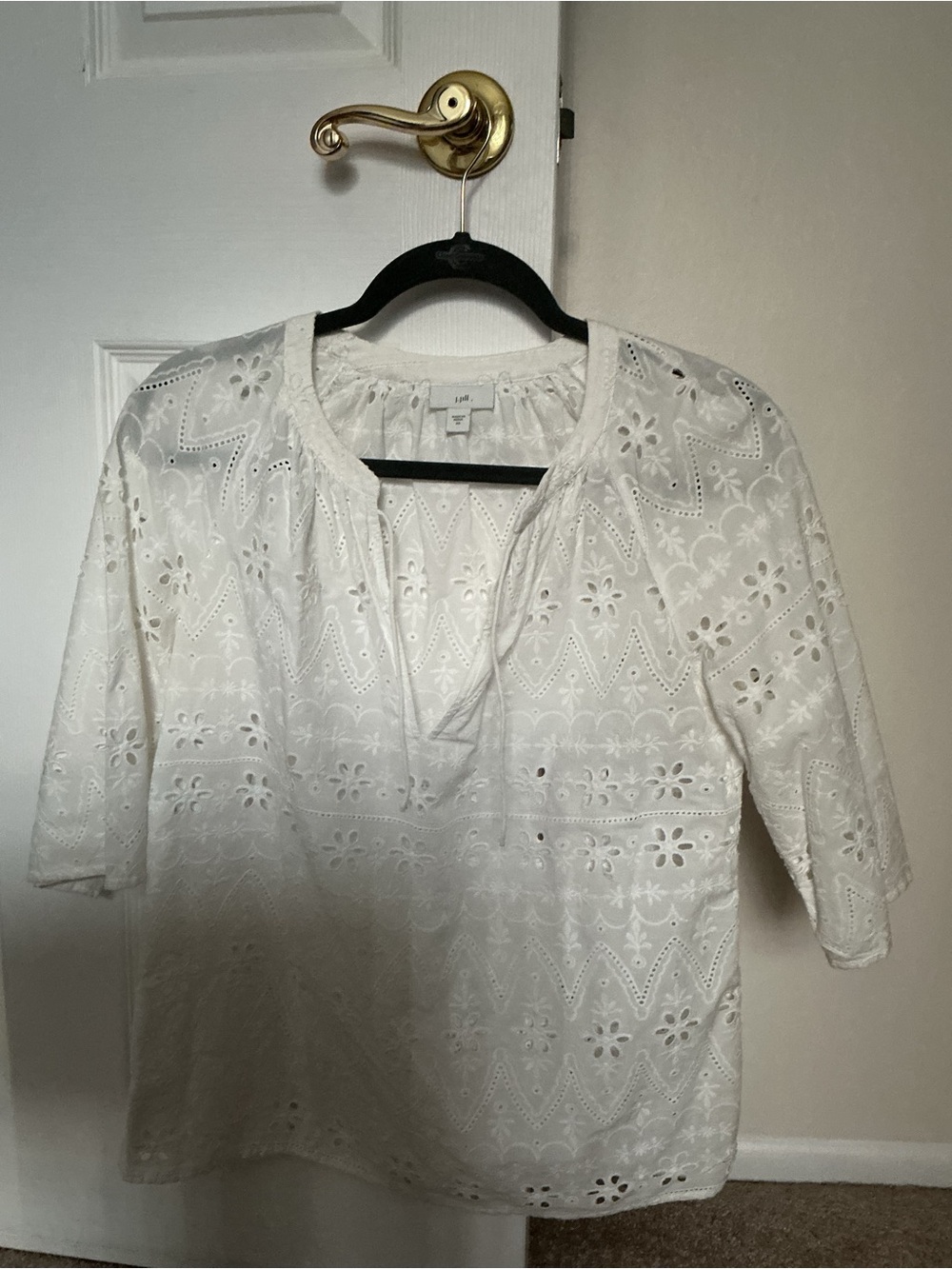 J. JILL EYELET SPLIT NECK TOP- WHITE- SIZE XS
